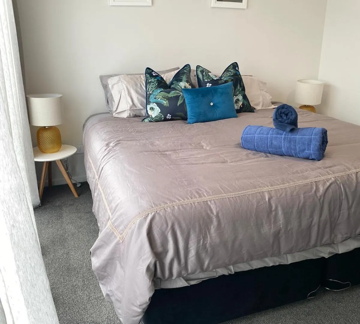 Дом отдыха Вилла Luxury 3 Bed Townhouse By Hagley Park With Garage Крайстчёрч Новая Зеландия
